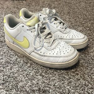Womens Nike shoes size 7.5